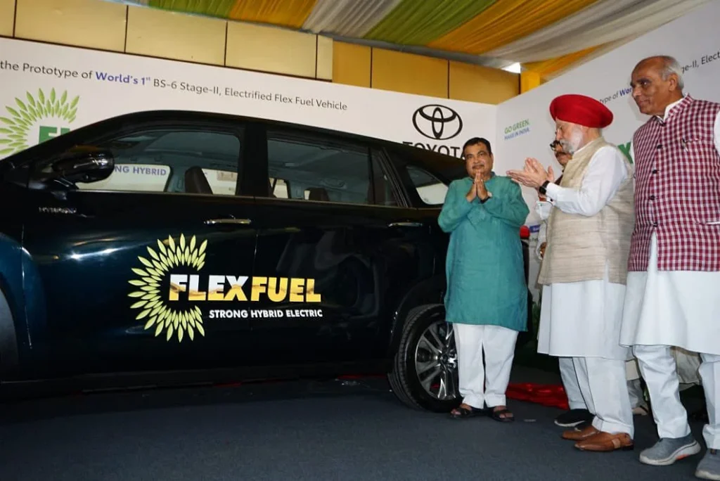 इथेनाल से चलने वाली दुनिया की पहली कार Flex Fuel vehicle Toyota Innova हुयी लांच जानिए क्या है विशेषता