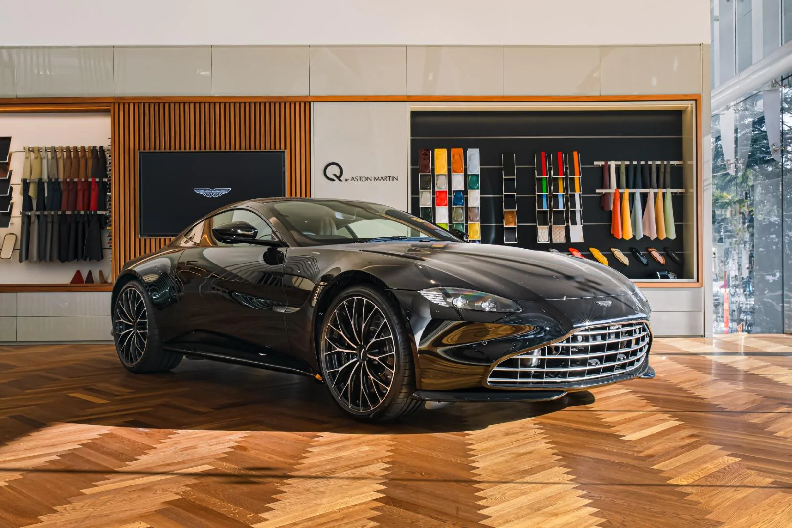 Aston Martin Vantage V8