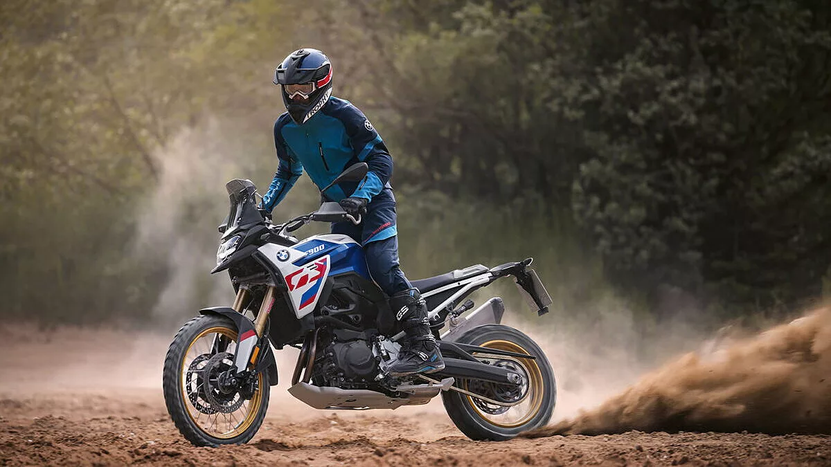 BMW F 900 GS जल्द भारत में होगी लॉन्च, टीज़र जारी देखे फीचर्स और किमत