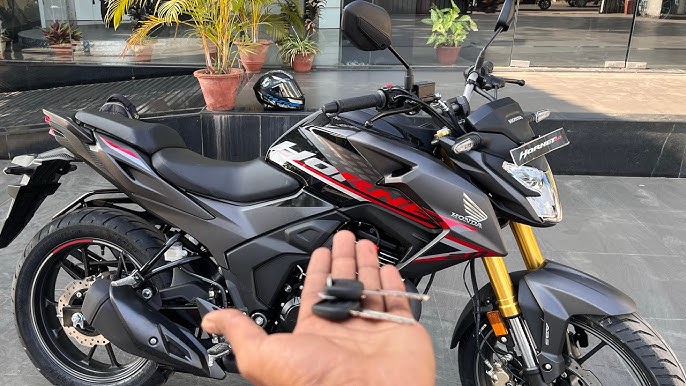 स्पोर्टी लुक और दमदार पावर के साथ नए साल पर घर लाएं Honda Hornet 2.0, कीमत सुनकर हो जाएंगे खुश